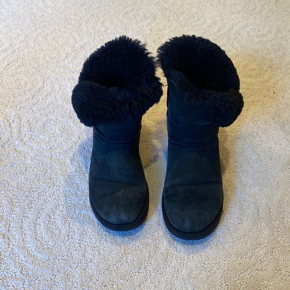 Ugg Bailey Button - image 1